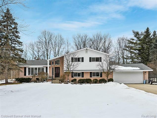 Property Photo: 4948 Meadowbrook Ln MI 48359