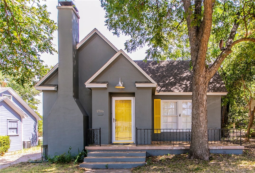 Property Photo: 2706 Cumberland Avenue TX 76707
