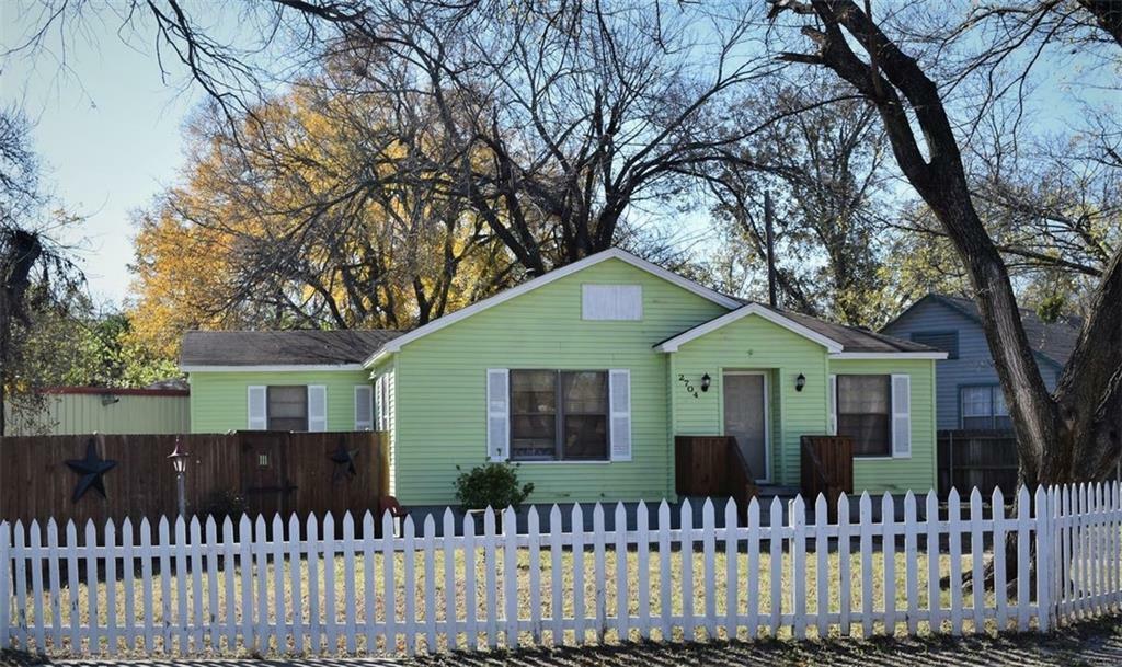 Property Photo:  2704 McKenzie Avenue  TX 76708 