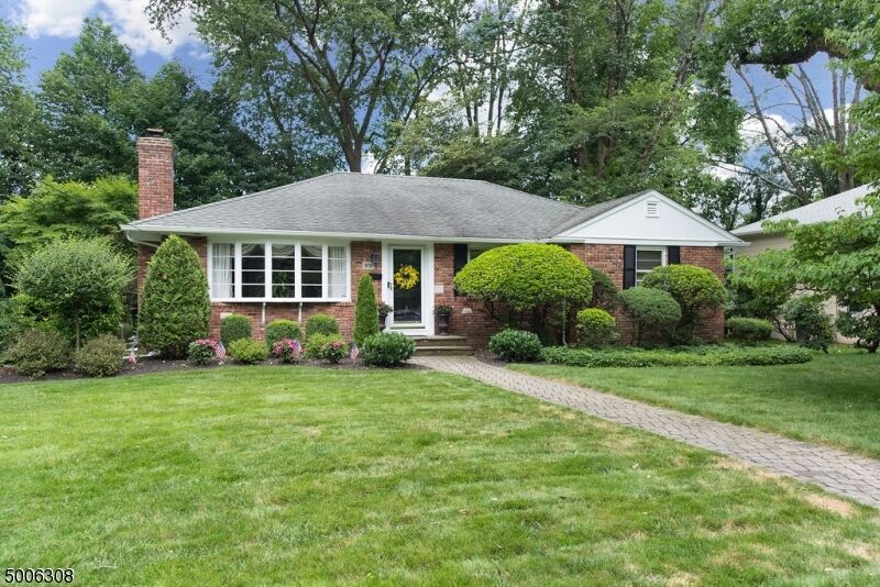 Property Photo:  878 Standish Ave  NJ 07092 