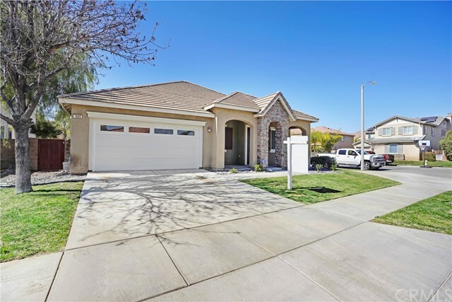 Property Photo:  1885 Dainty Way  CA 92545 