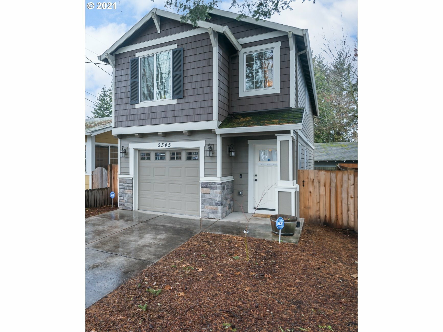 Property Photo:  2345 SE 77th Ave  OR 97215 