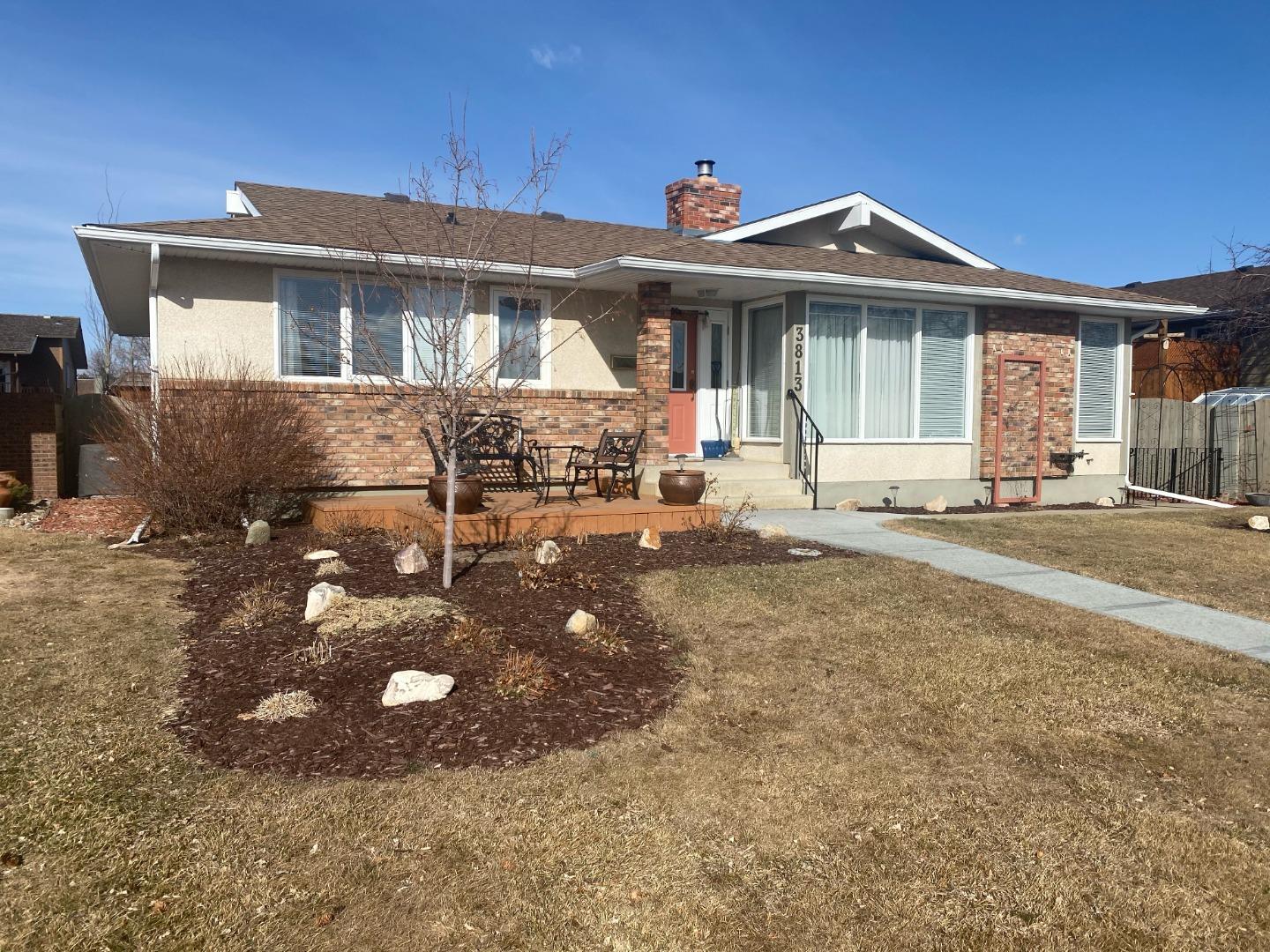 Property Photo: 3813 Redwood Road AB T1K 4J8