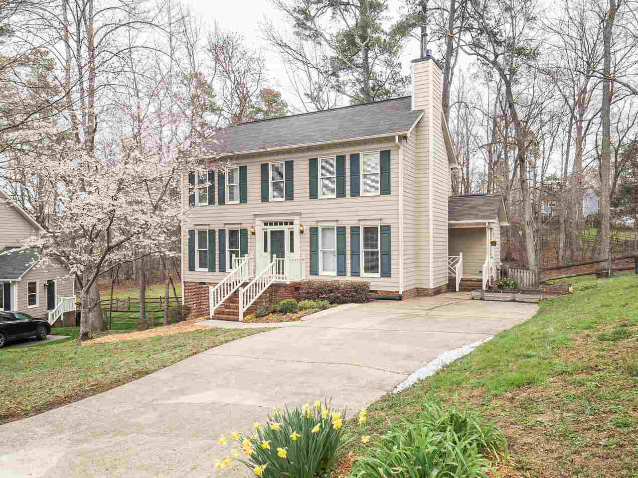 Property Photo:  6 Leeward Court  NC 27713 
