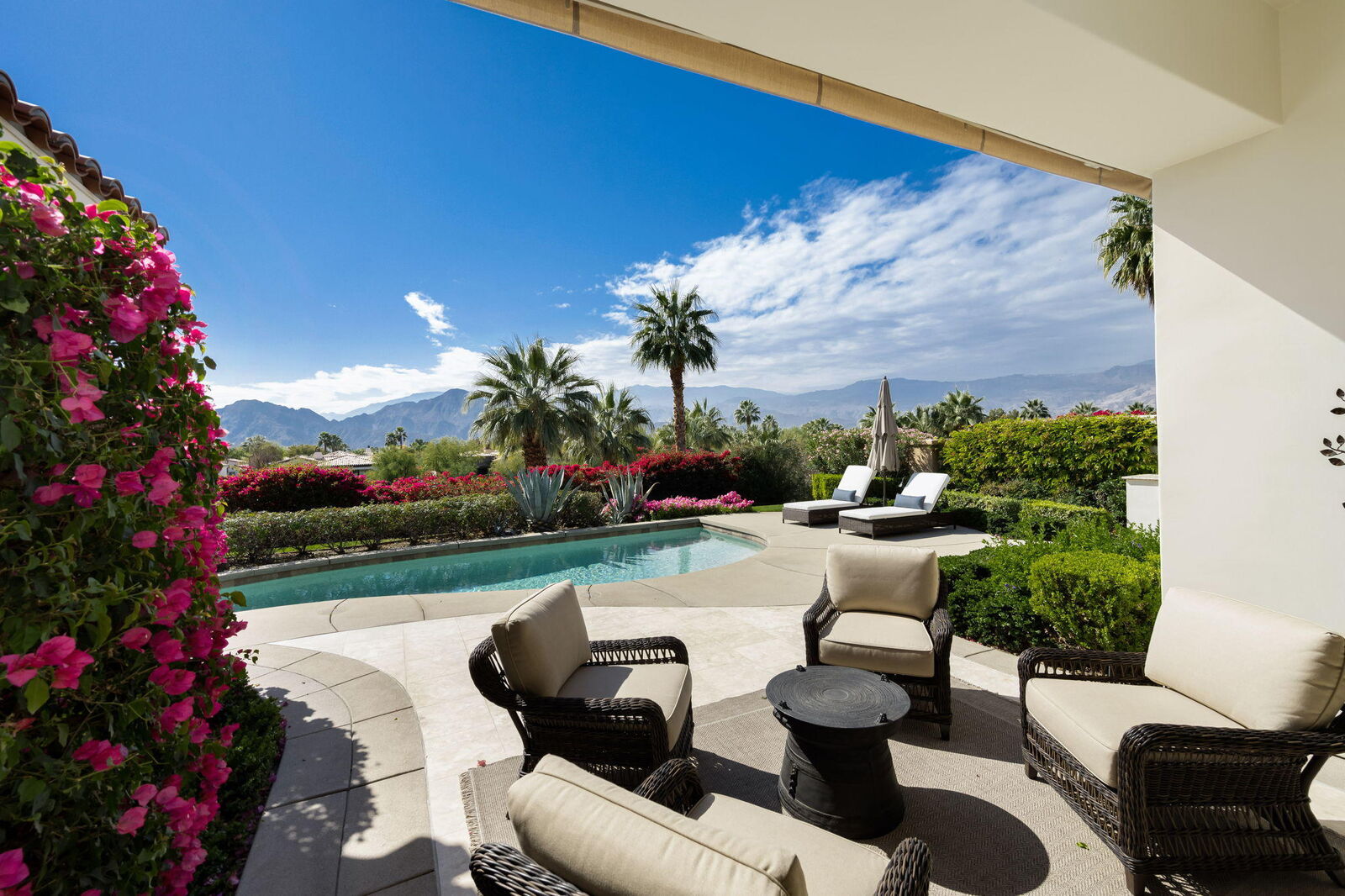 Property Photo: 76161 Via Saturnia CA 92210