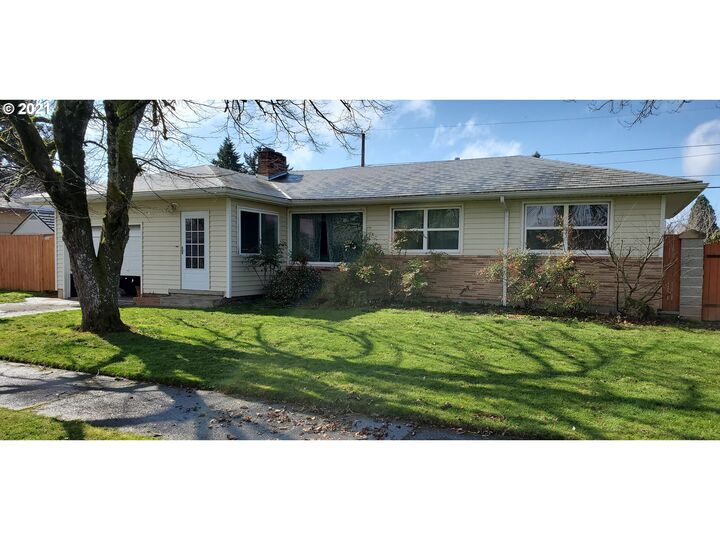 815 SE 165th Ave  Portland OR 97233 photo