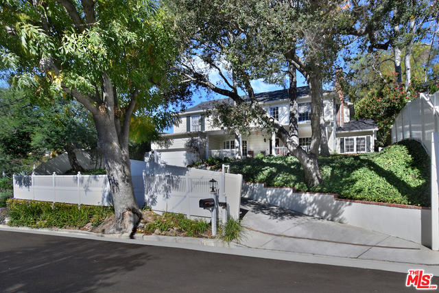 Property Photo: 11247 Canton Dr CA 91604