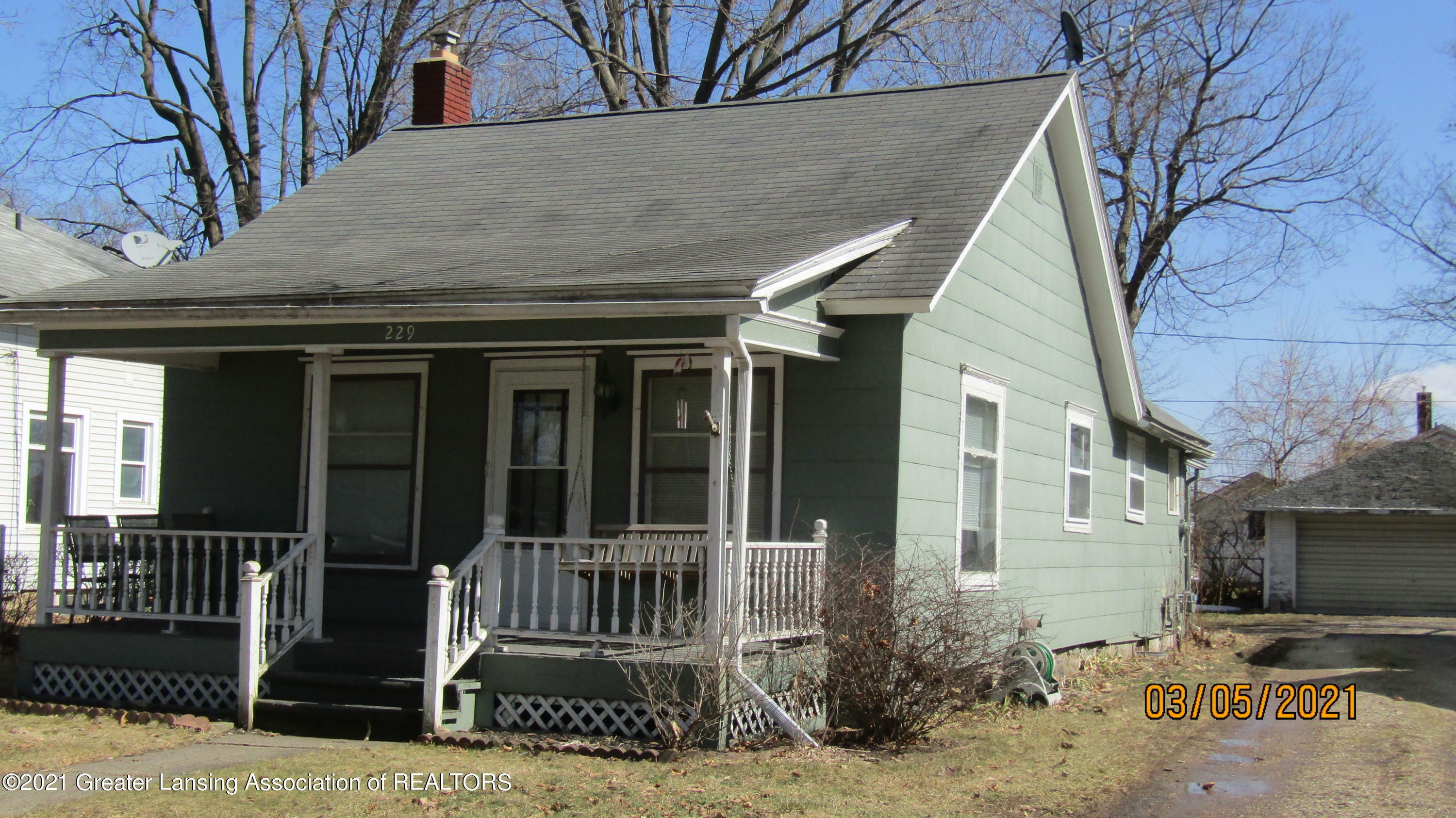 Property Photo:  229 S Clinton Street  MI 48813 