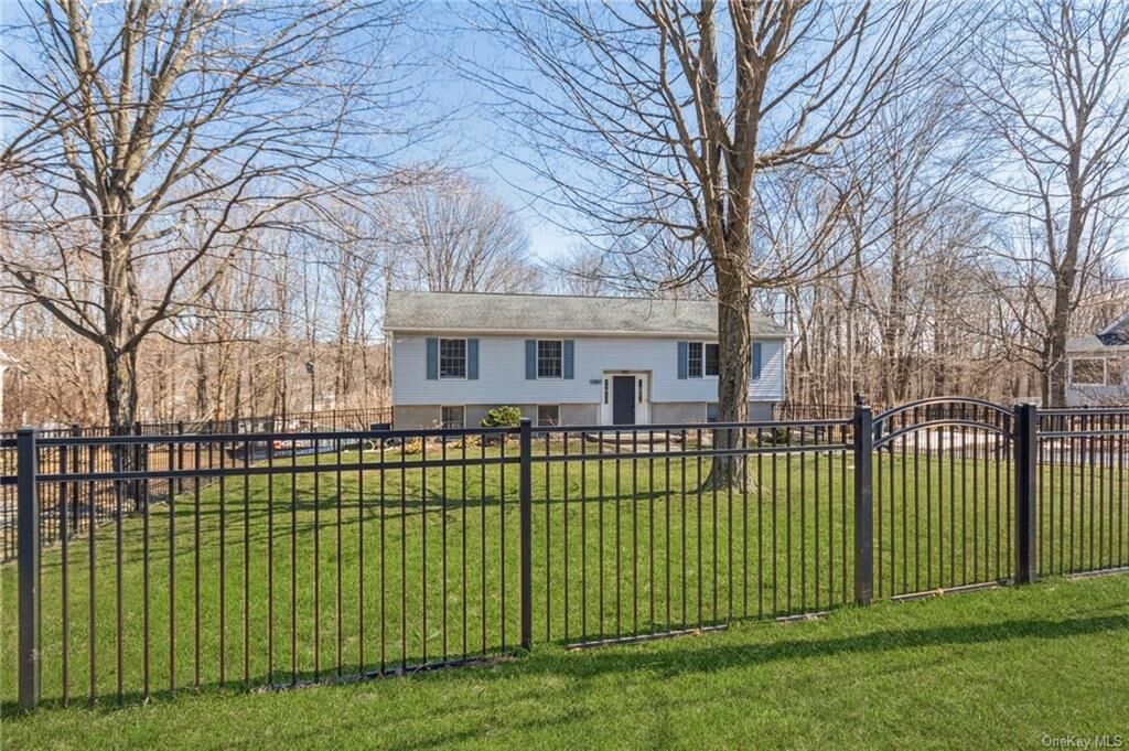 Property Photo:  556 Lakeside Road  NY 12550 