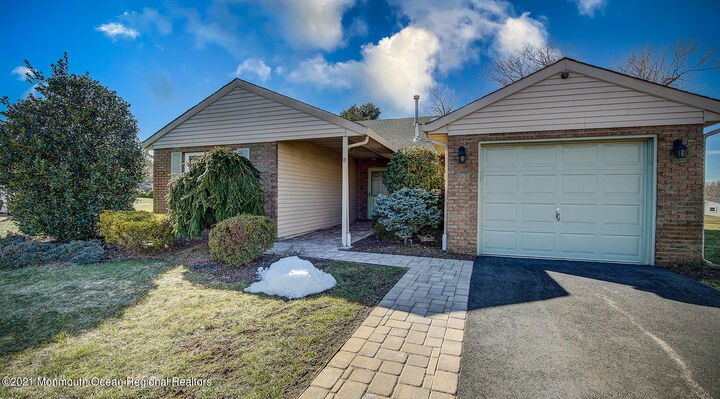 77 Suffolk Way  Marlboro NJ 07746 photo