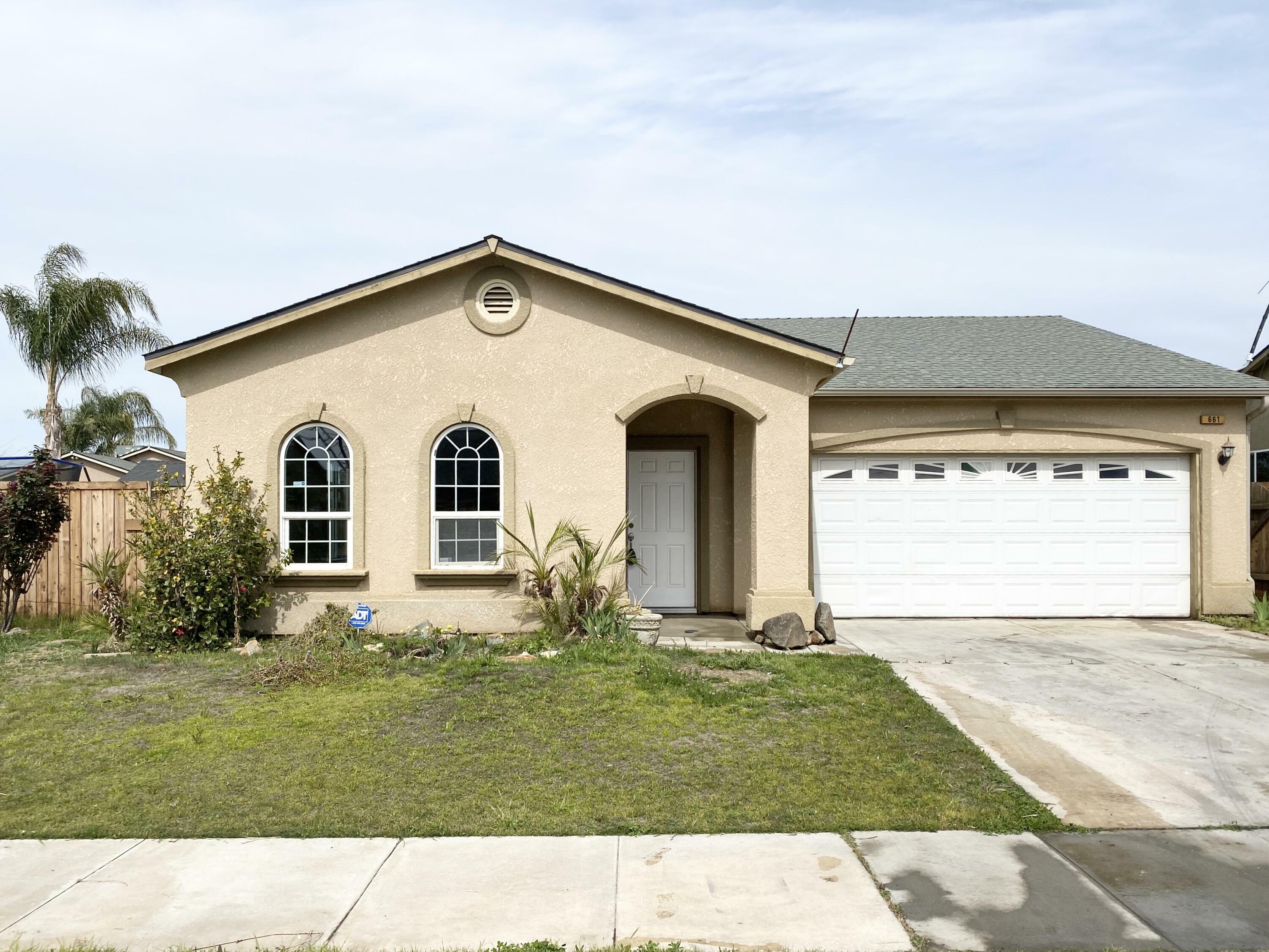 Property Photo:  661 W Silvercrest Drive  CA 93247 