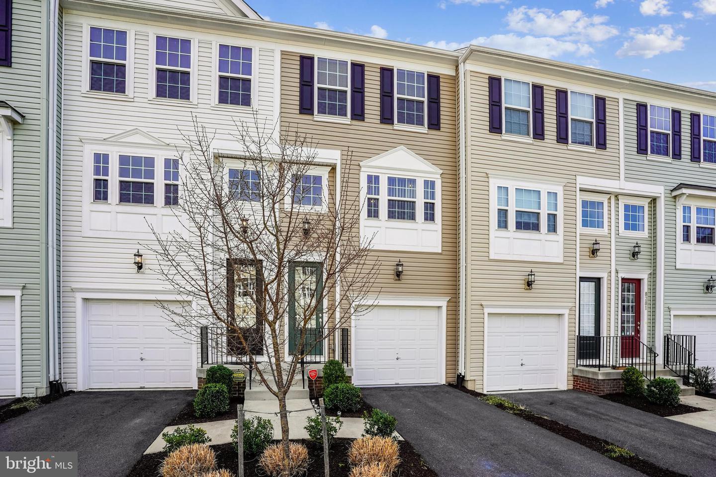 Property Photo: 8277 Heritage Crossing Court VA 20109