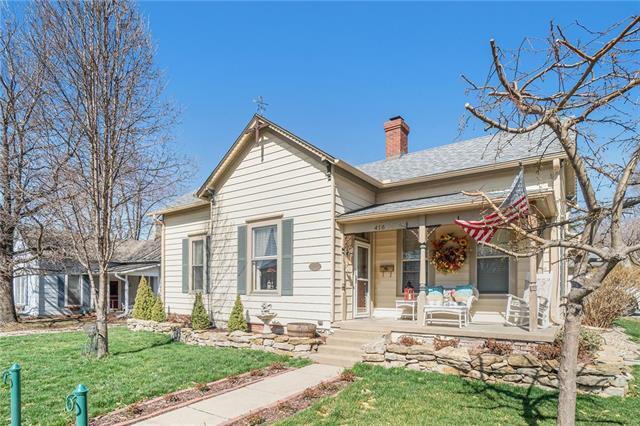 Property Photo: 416 E Kansas Street MO 64068