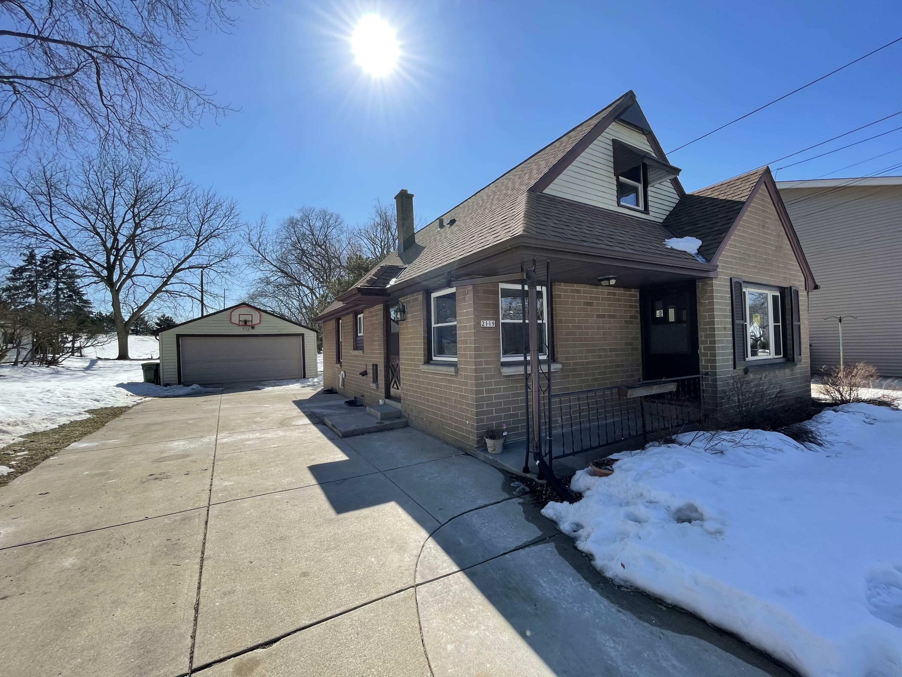 Property Photo:  2119 E Leroy Ave  WI 53235 