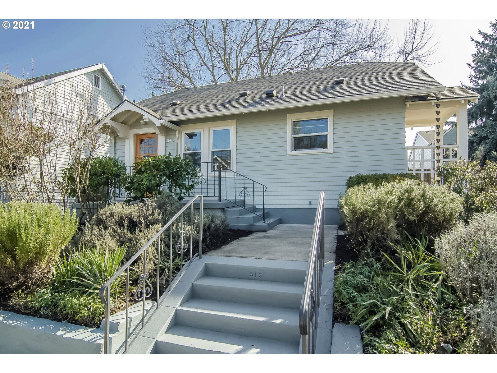 Property Photo:  1022 NE Roselawn St  OR 97211 