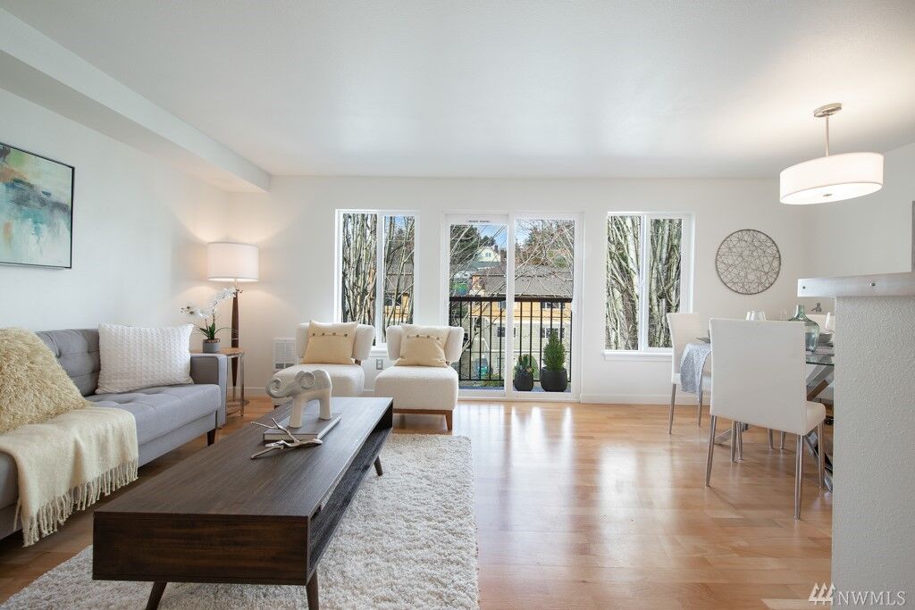 Property Photo: 3661 Phinney Ave N 406 WA 98103