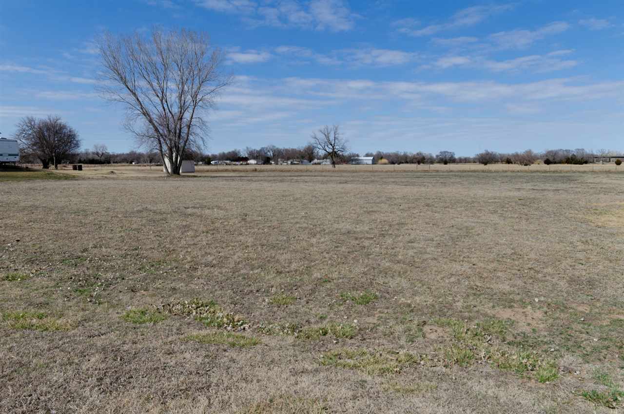 Property Photo:  822 Chukker Ln  KS 67060 