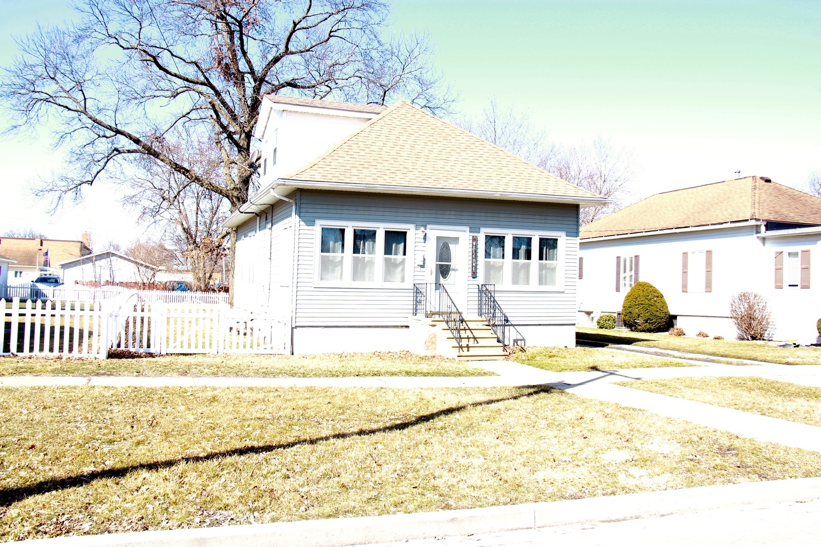 Property Photo:  813 Poplar Street  IL 61350 