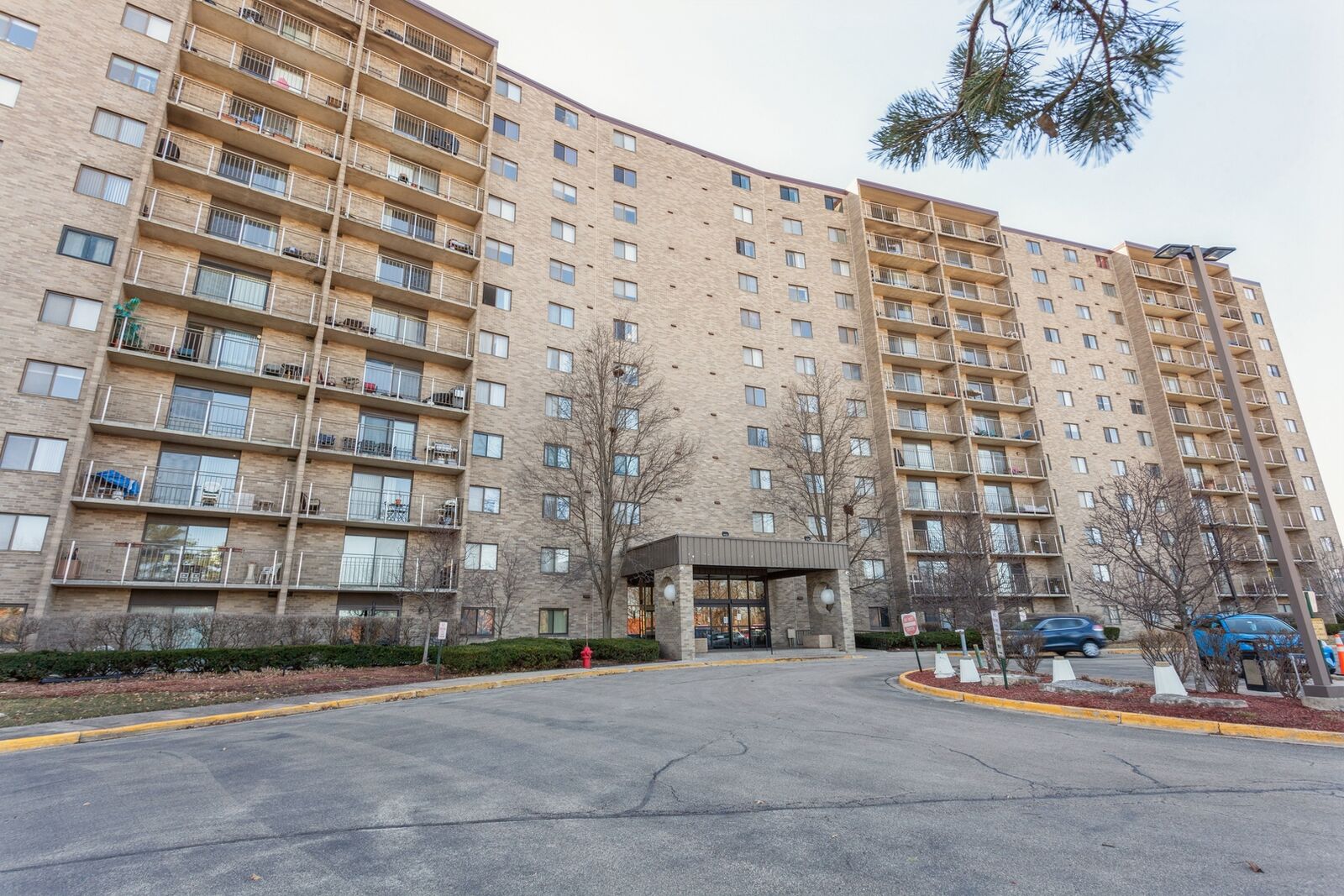 Property Photo:  6340 Americana Drive 1102  IL 60527 