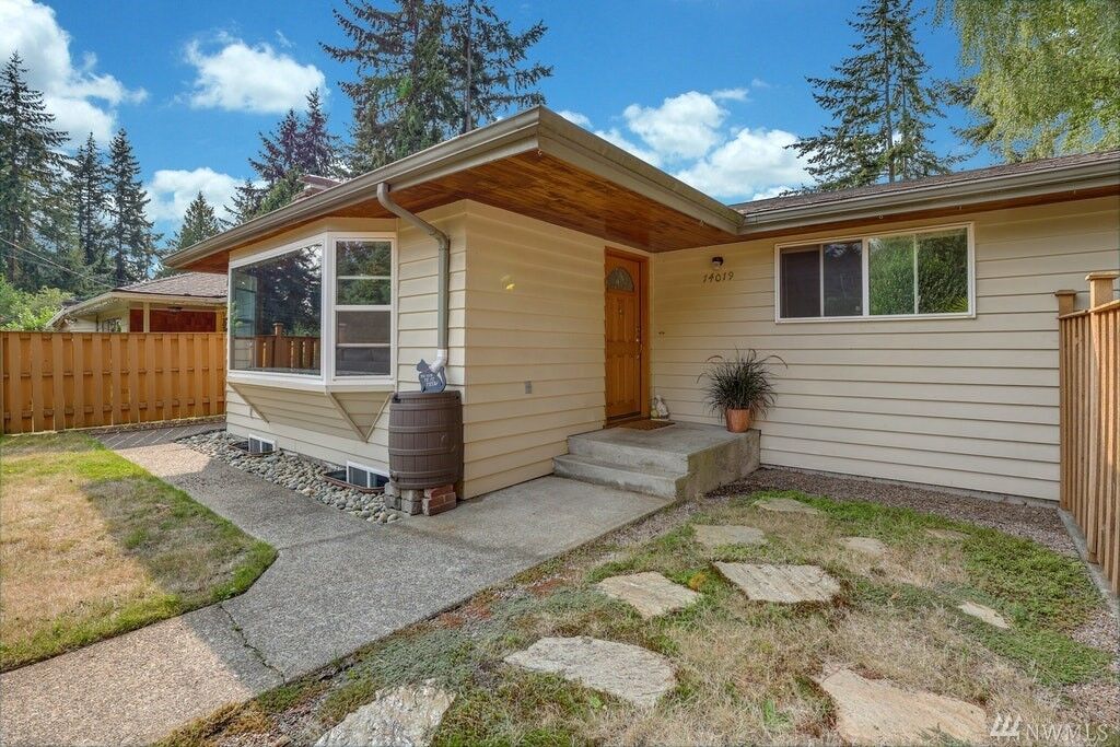 Property Photo: 14019 Interlake Ave N WA 98133
