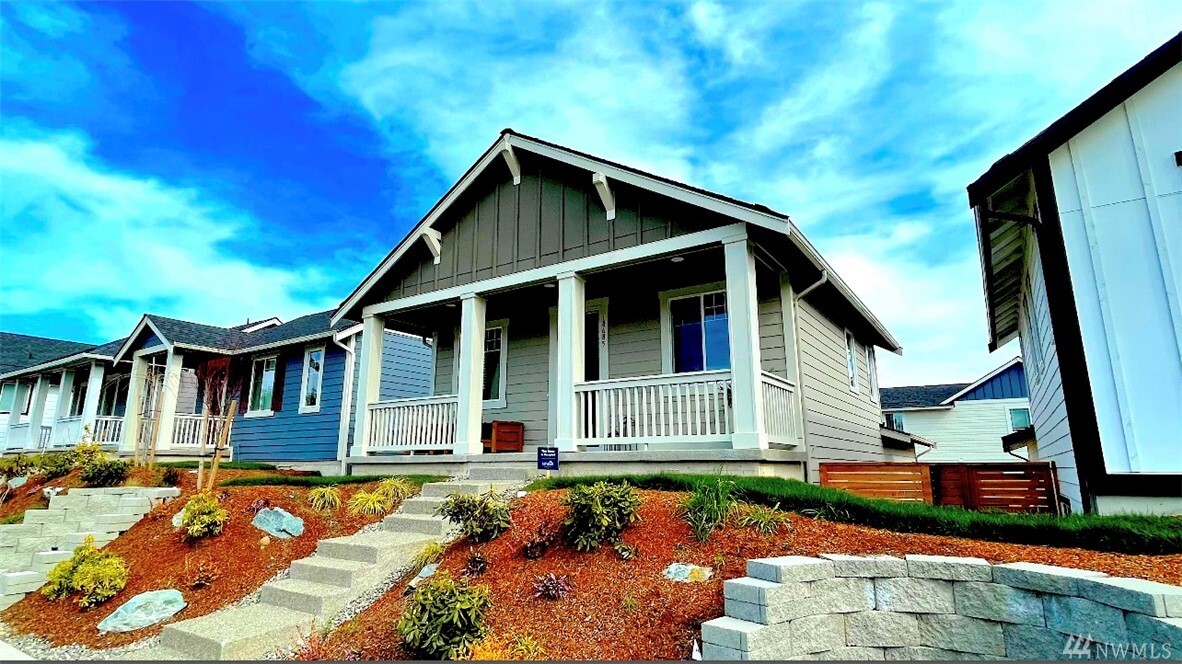 Property Photo: 18685 Edmunds Lane E WA 98391
