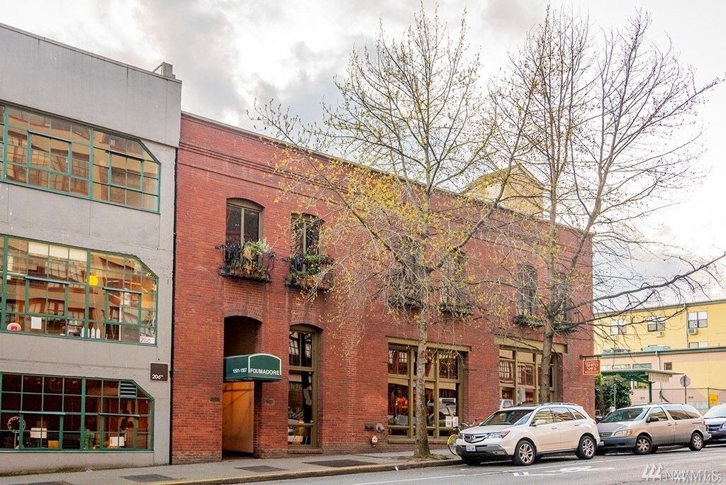 Property Photo:  1507 Western Ave R-201  WA 98101 