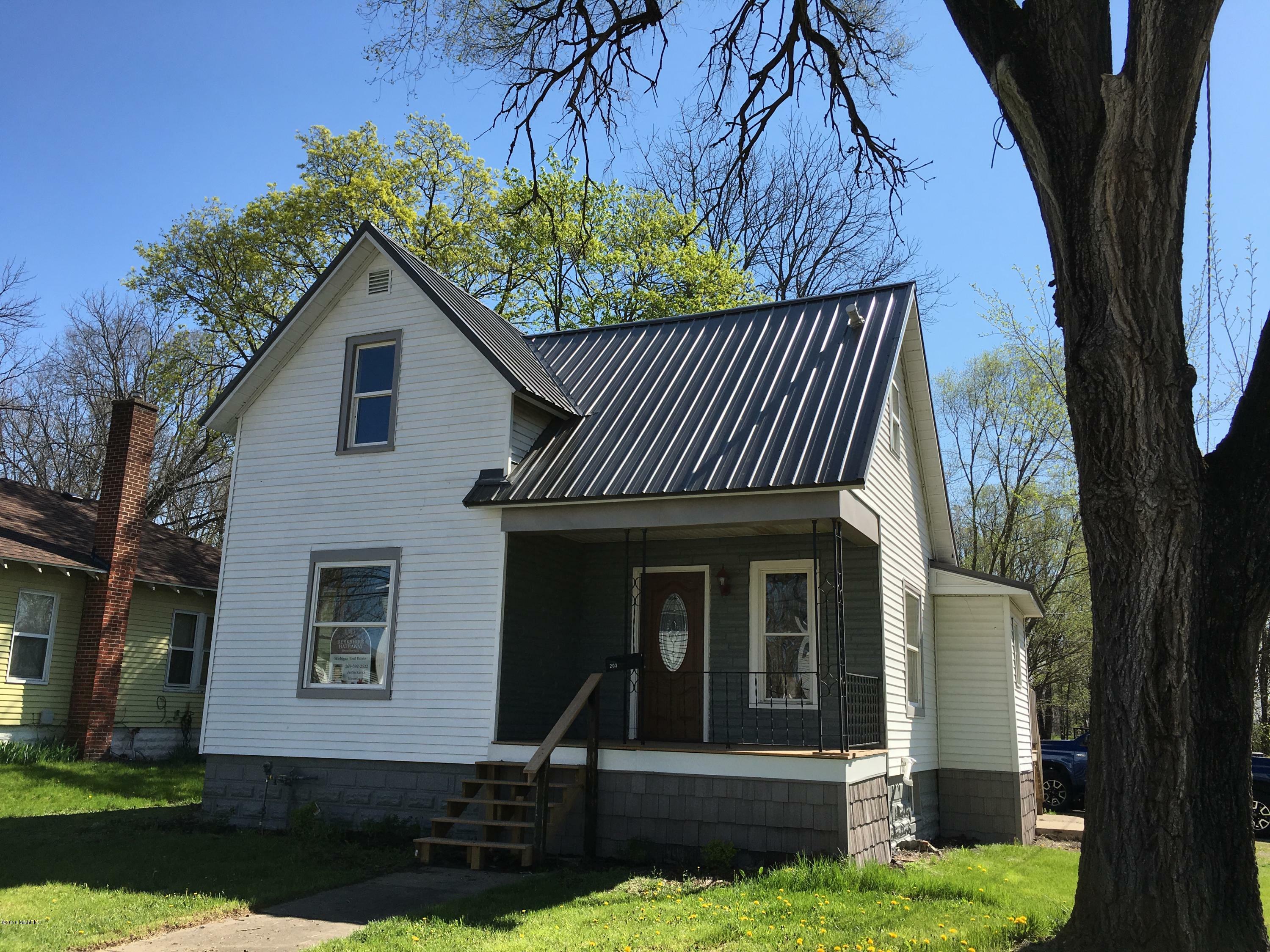 Property Photo:  203 Middle Street  MI 49093 