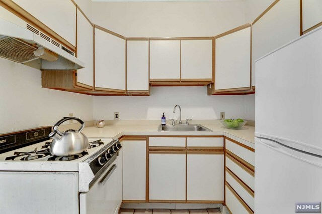 Property Photo:  250 Centre Street 1B  NJ 07110 