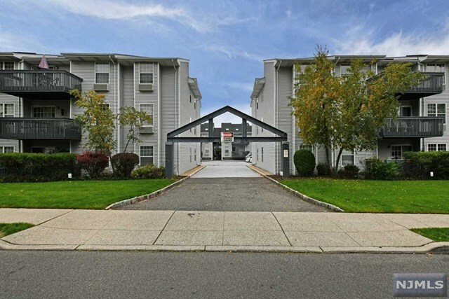 Property Photo:  272 Kipp Street 3L  NJ 07601 