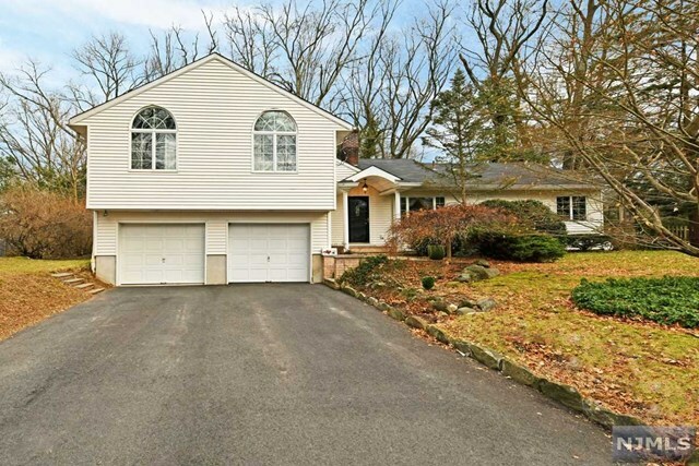 Property Photo:  40 Forest Drive  NJ 07642 