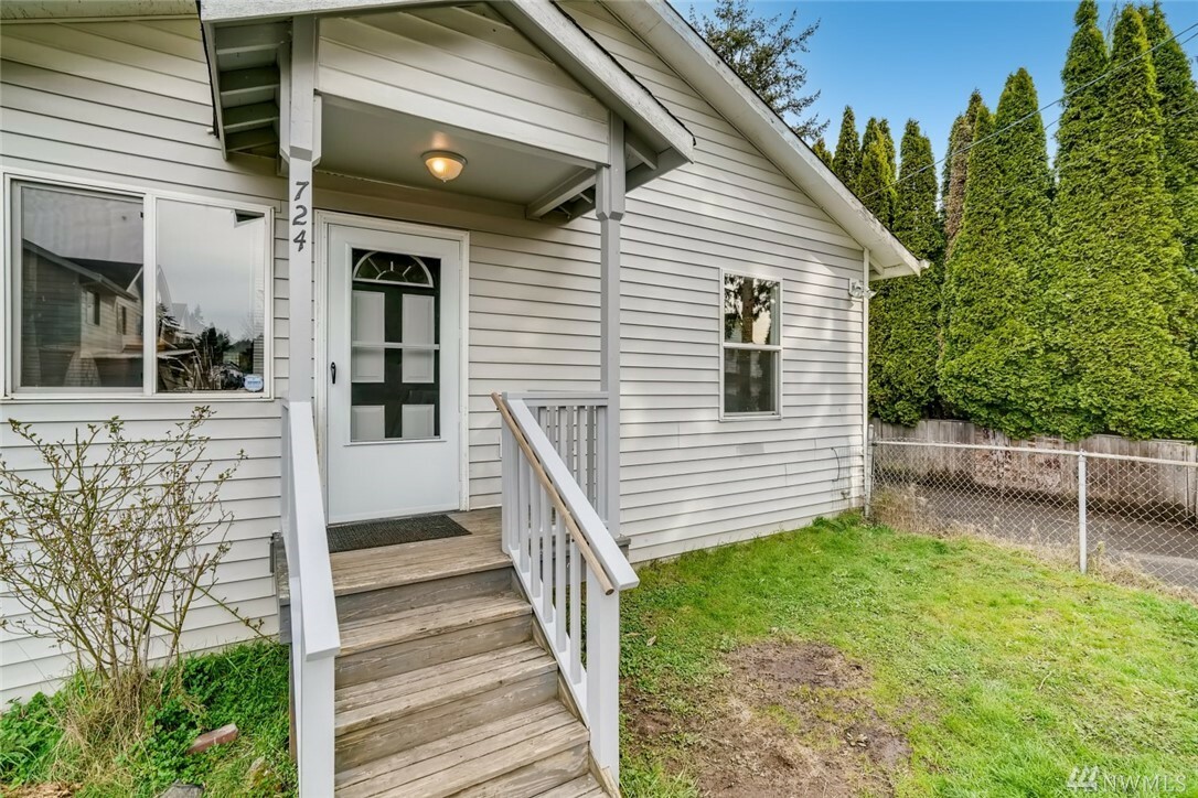 Property Photo: 724 S Director St WA 98108