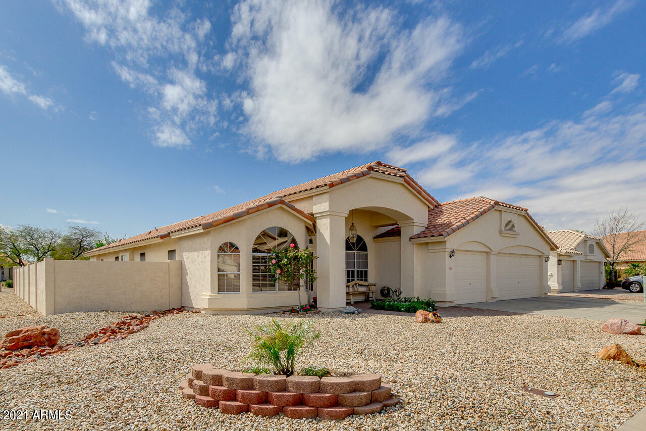 Property Photo: 10005 W Runion Drive AZ 85382