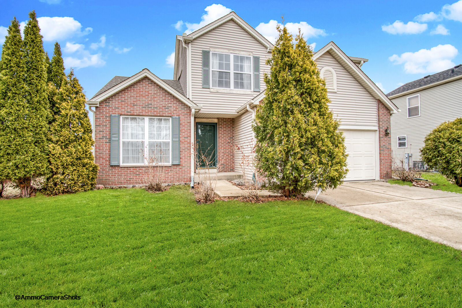 Property Photo: 1914 Prairie Ridge Court IL 60586