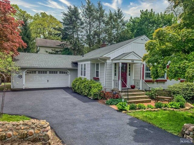 Property Photo:  148 Airmount Road  NJ 07430 