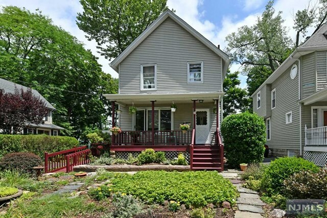 Property Photo:  77 West Ivy Lane  NJ 07631 