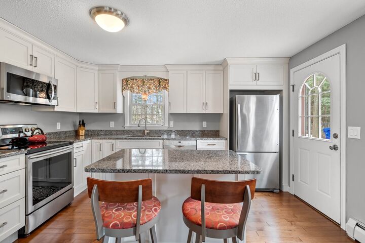 Property Photo: 20 Estate Drive NH 03104