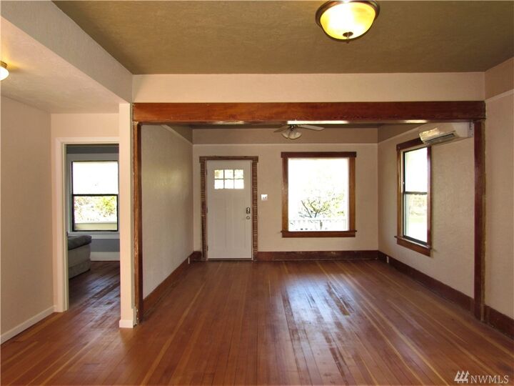 Property Photo: 506 W 12th St WA 98362