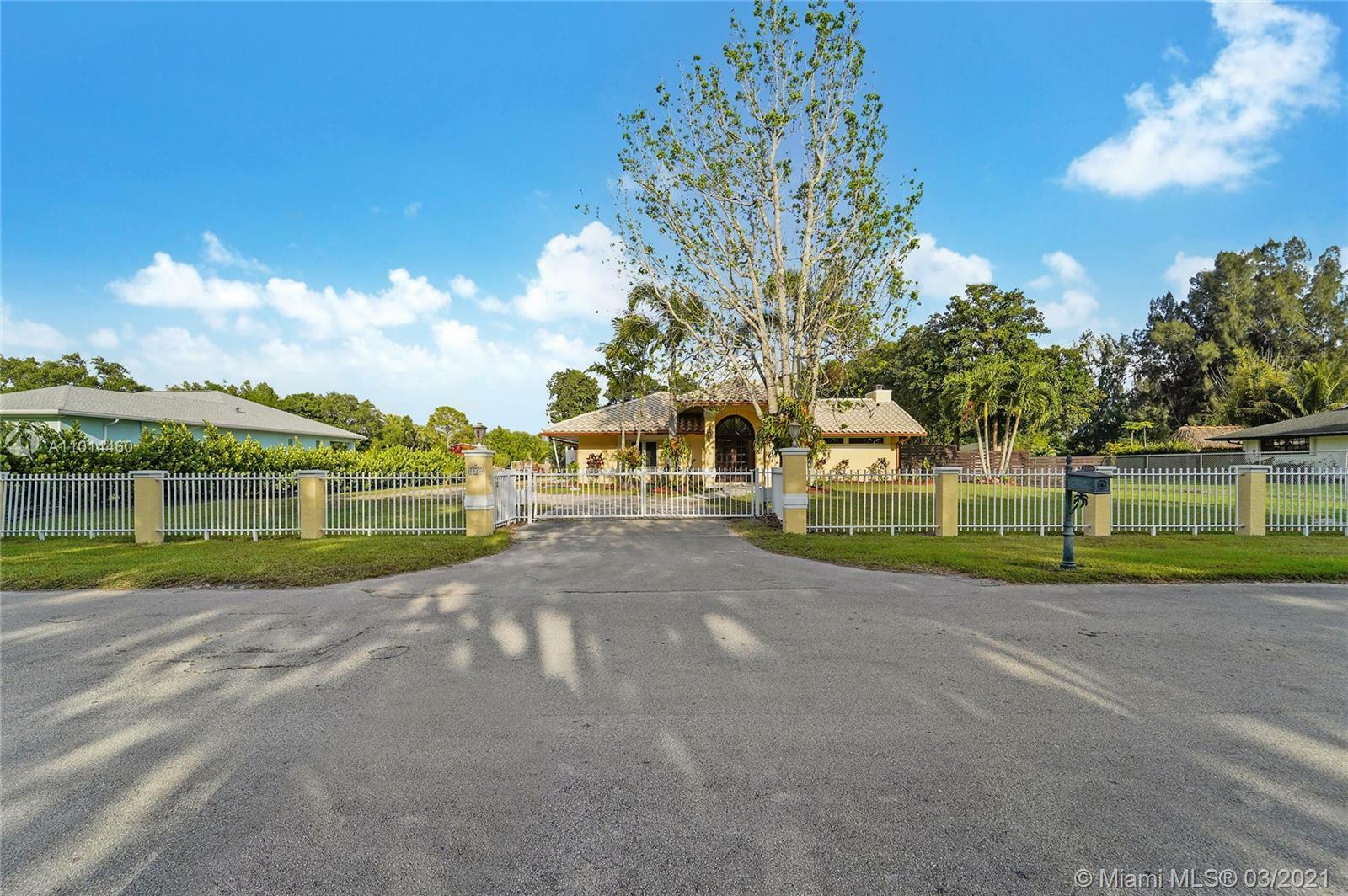 Property Photo: 5520 SW 196th Ln FL 33332