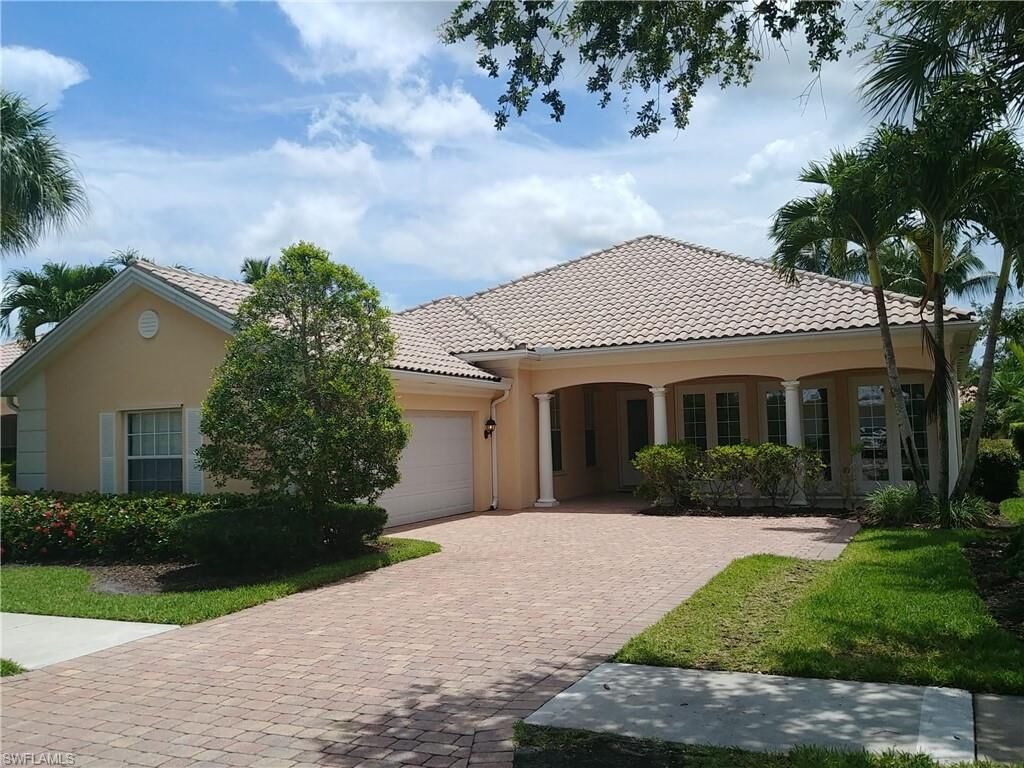 Property Photo: 3104 Dominica Way FL 34119
