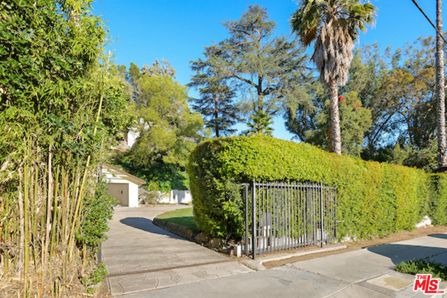 Property Photo:  2200  Canyon Dr  CA 90068 