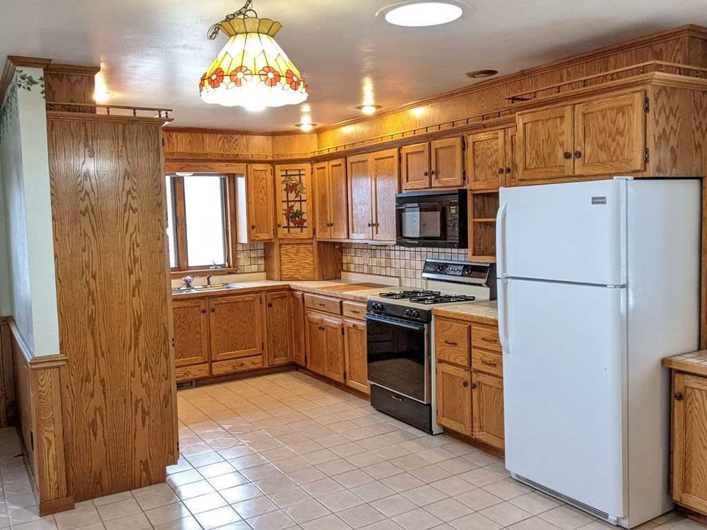 Property Photo:  709 Hemlock Street  WI 54448 