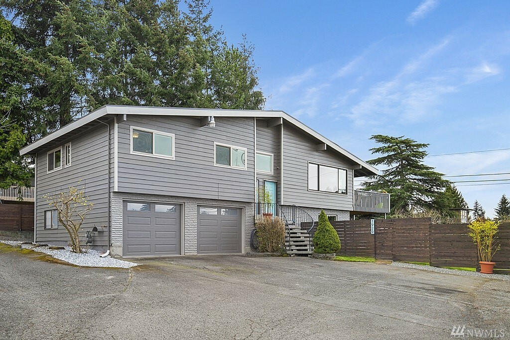 Property Photo:  1929 SW 116th St  WA 98146 