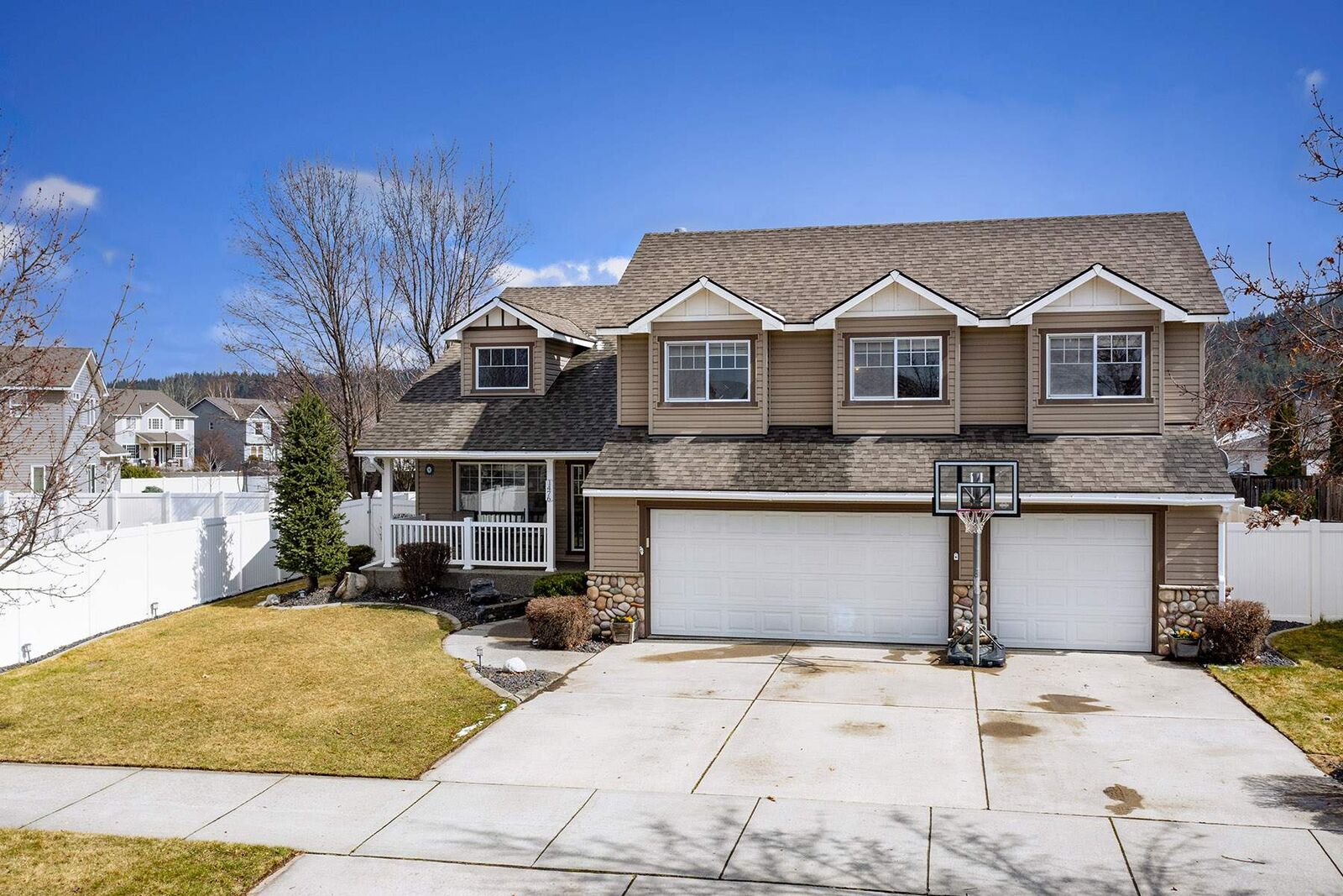 Property Photo: 1476 N Oakland Rd WA 99019