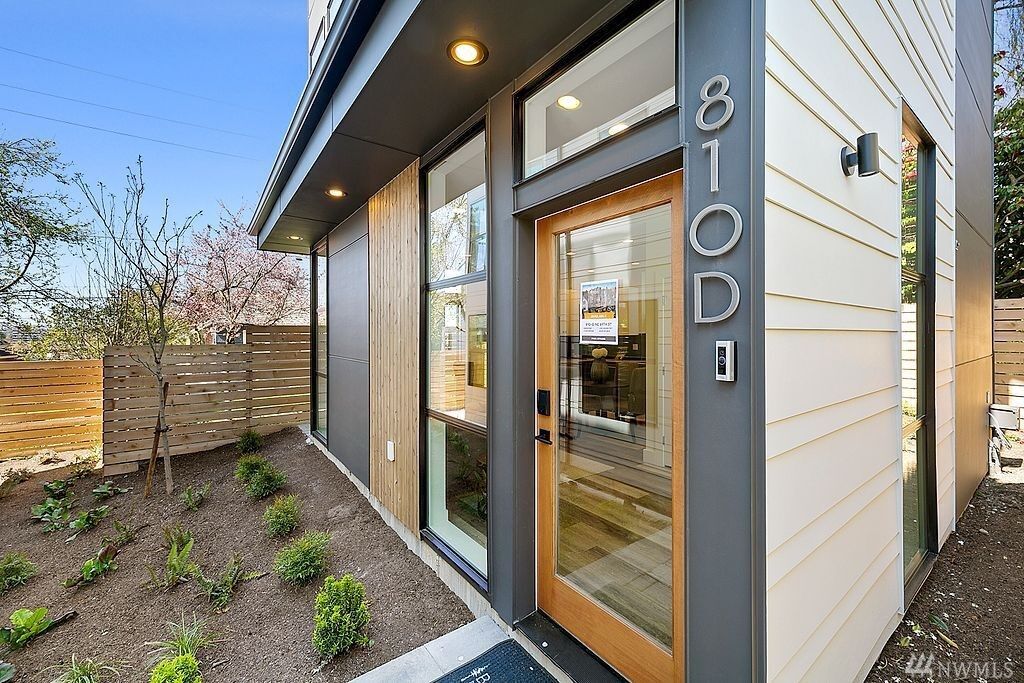 Property Photo:  810 D NE 69th St  WA 98115 