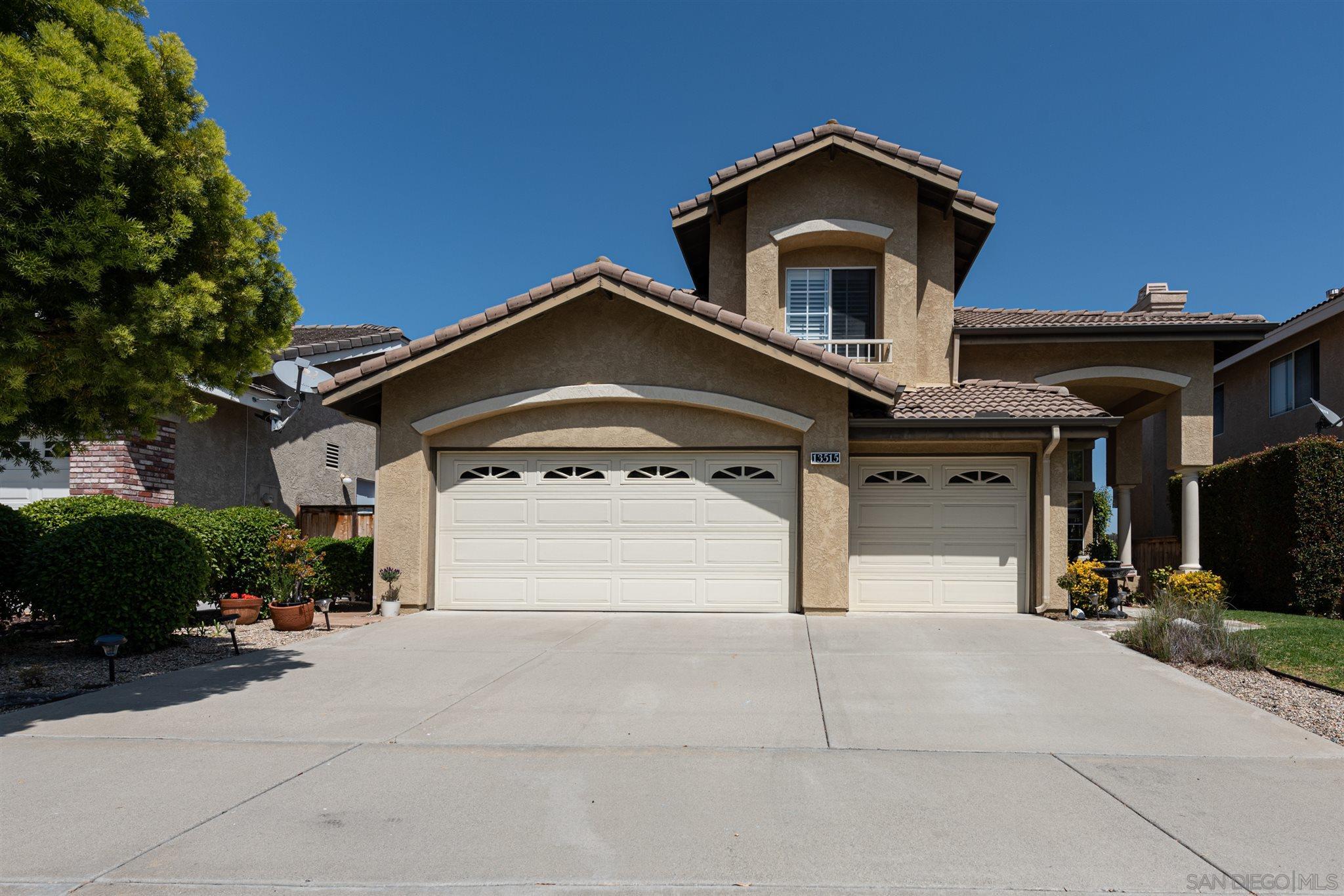 Property Photo: 13515 Lindamere Ln CA 92128