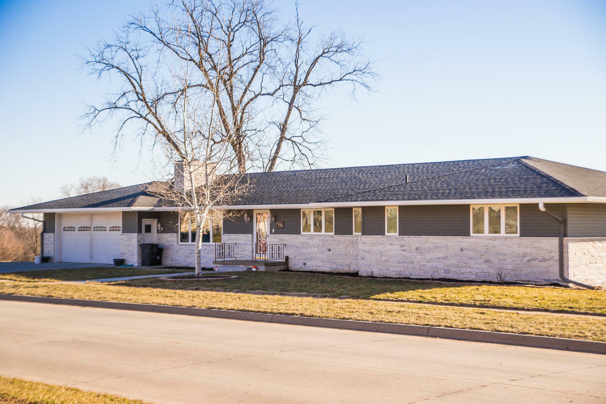 Property Photo:  1108 Illinois  Street  IA 51652 