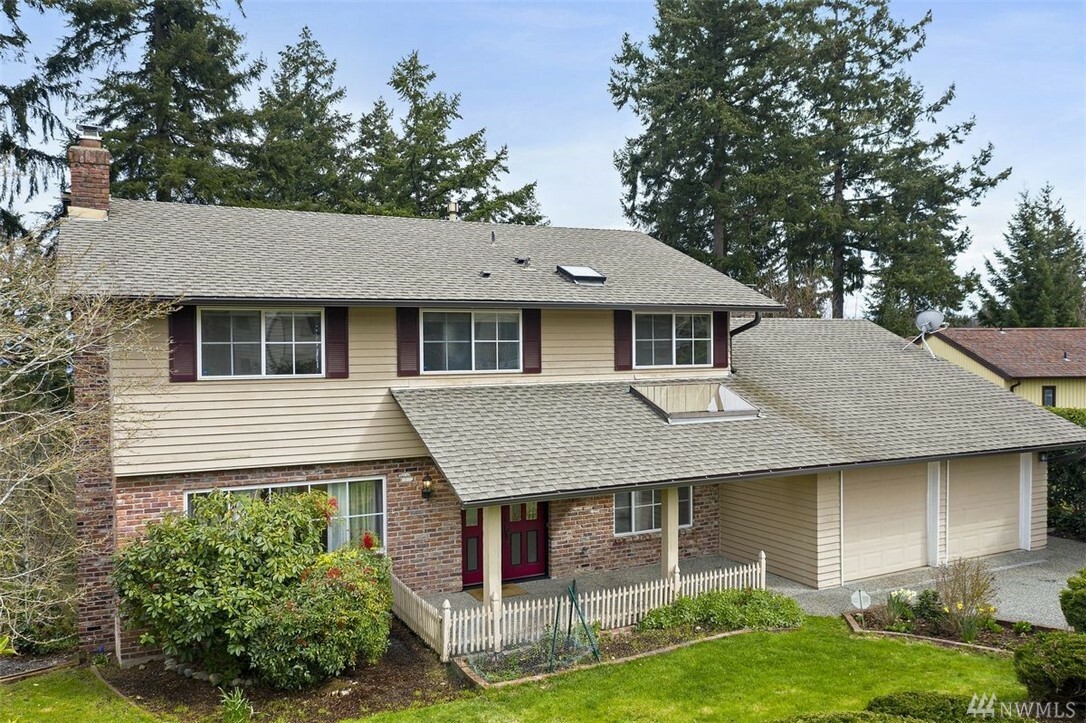 Property Photo:  4412 144th Ave SE  WA 98006 