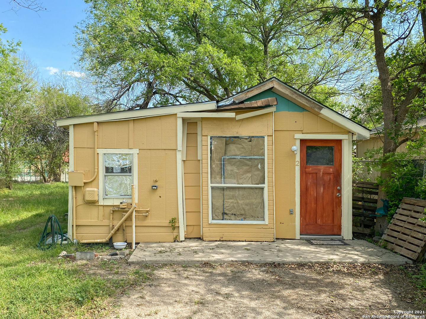 Property Photo:  3220 Mission Rd 2  TX 78214 