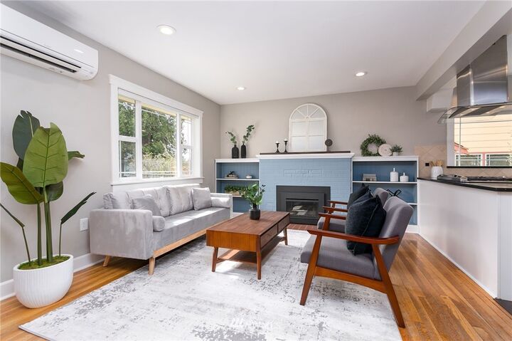 Property Photo:  1420 E Maplewood  WA 98225 