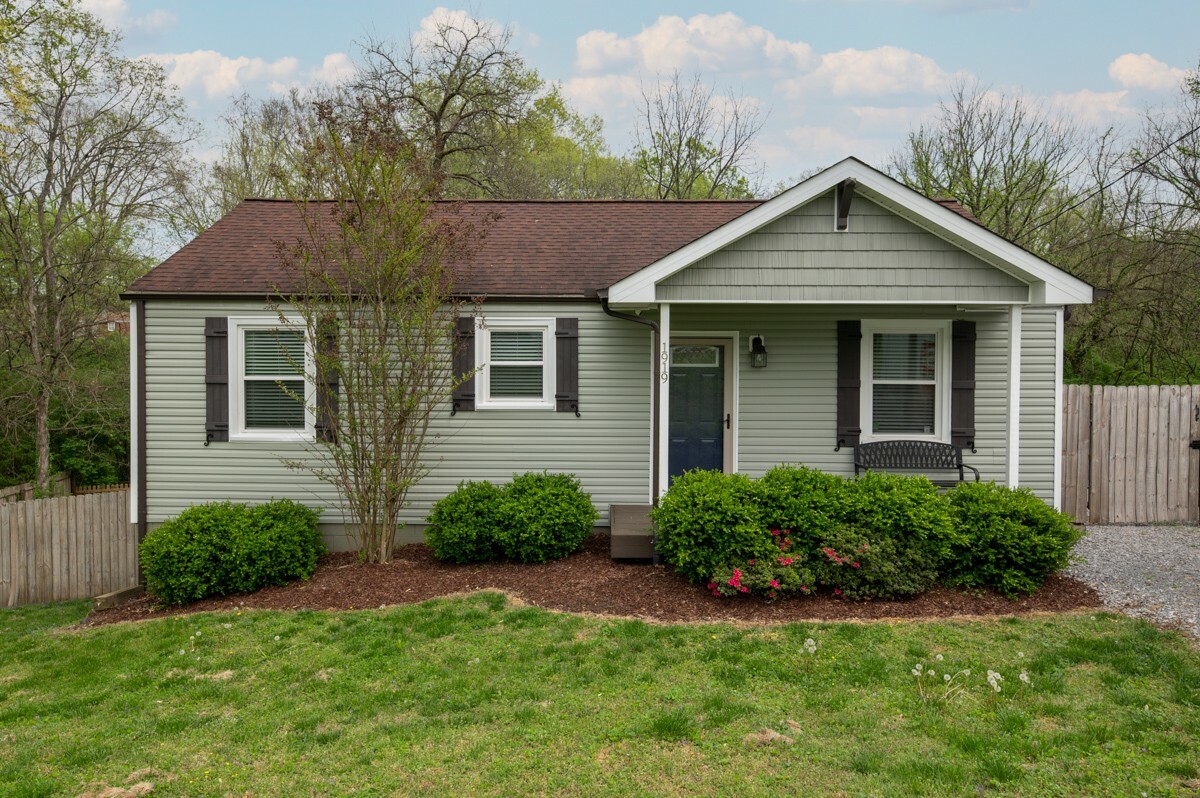 Property Photo: 1919 Dahlia Cir TN 37210